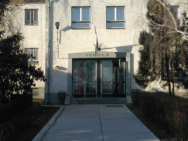 Az iskolaplet bejrata