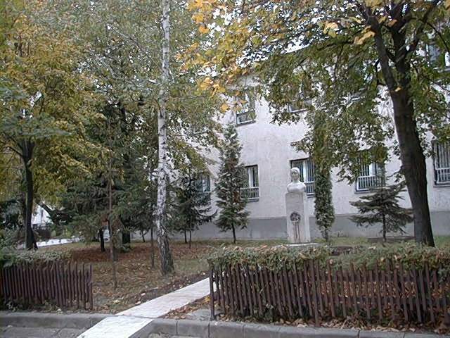 Lenkey Jnos emlkszobor